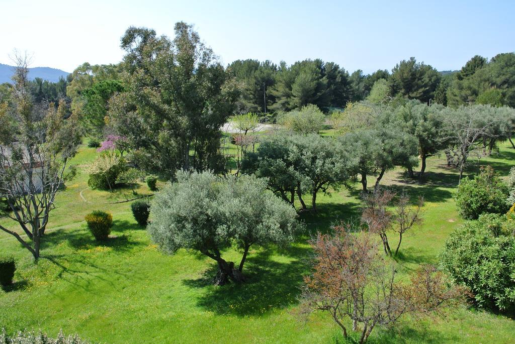 Le Domaine Des Oliviers Apartment Saint-Cyr-sur-Mer Ngoại thất bức ảnh